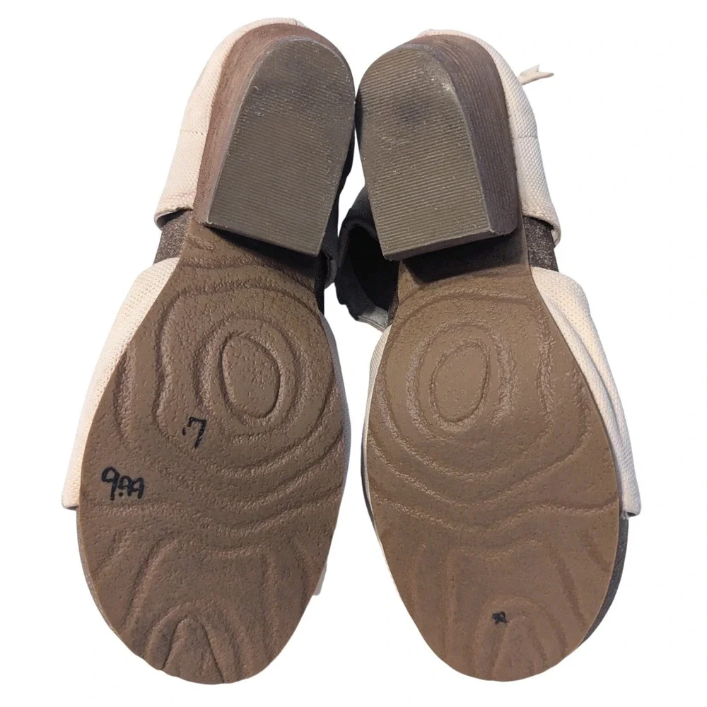 OTBT Patchouli Perforated Leather Ivory Slouchy Wedge Sandals Peep Toe 8.5M
